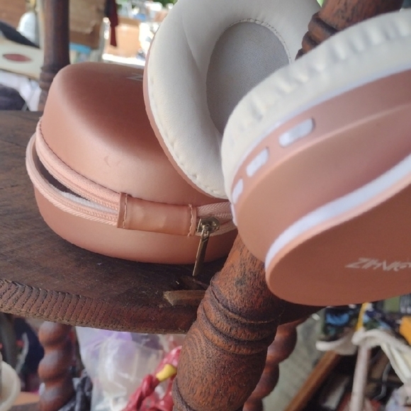 Zihnio Wireless Headphones with Case - Picture 1 of 4
